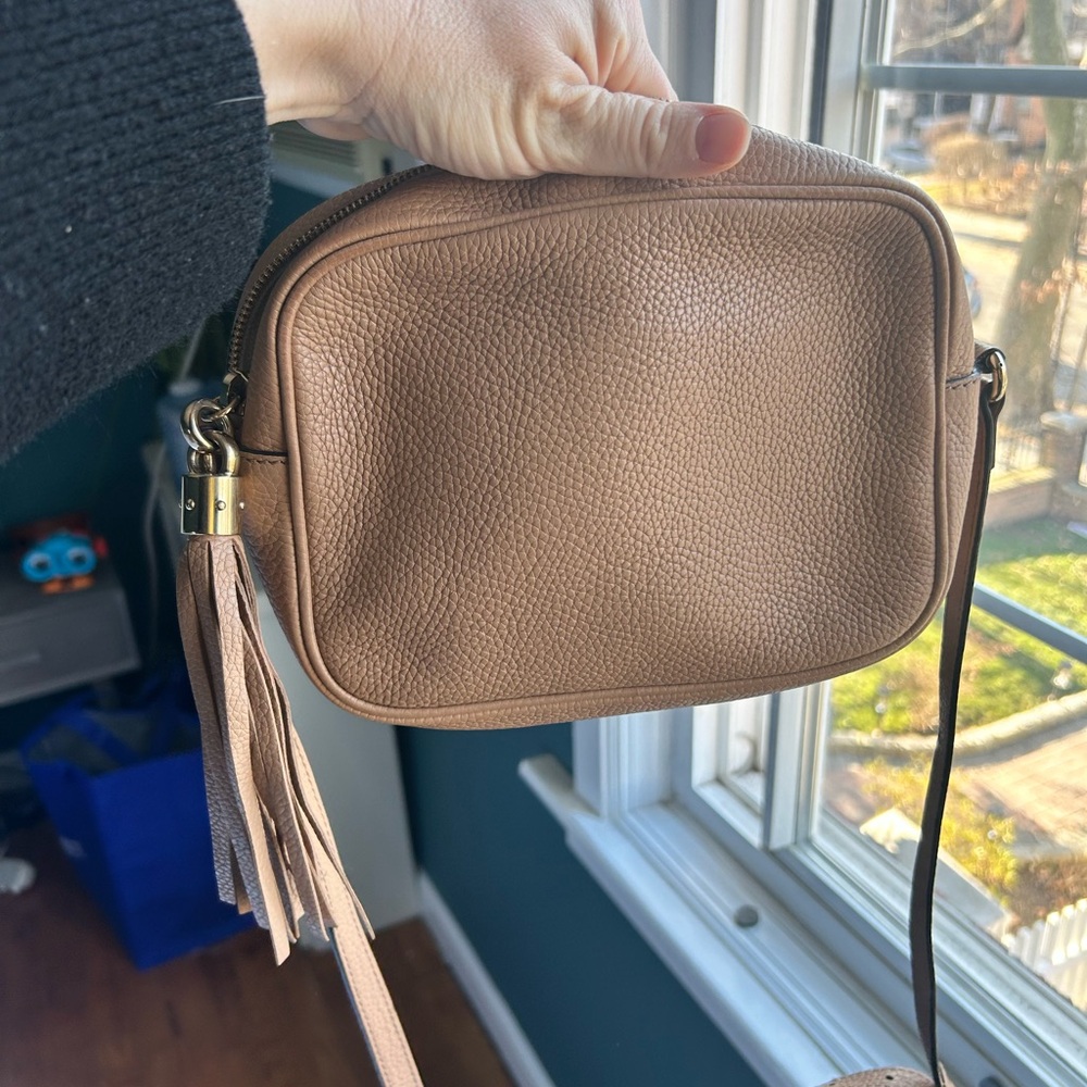 Authentic Gucci Soho Disco Crossbody Bag in Neutral - Picture 3 of 4